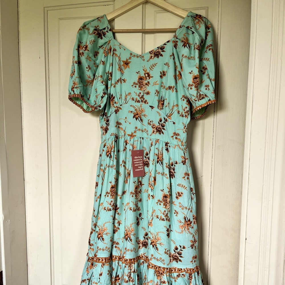 Ivy City Co beautiful spring dress. Size Small NWT